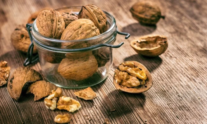 Δεν φαντάζεστε τι θα σας συμβεί 4 ώρες αφού φάτε μία χούφτα καρύδια